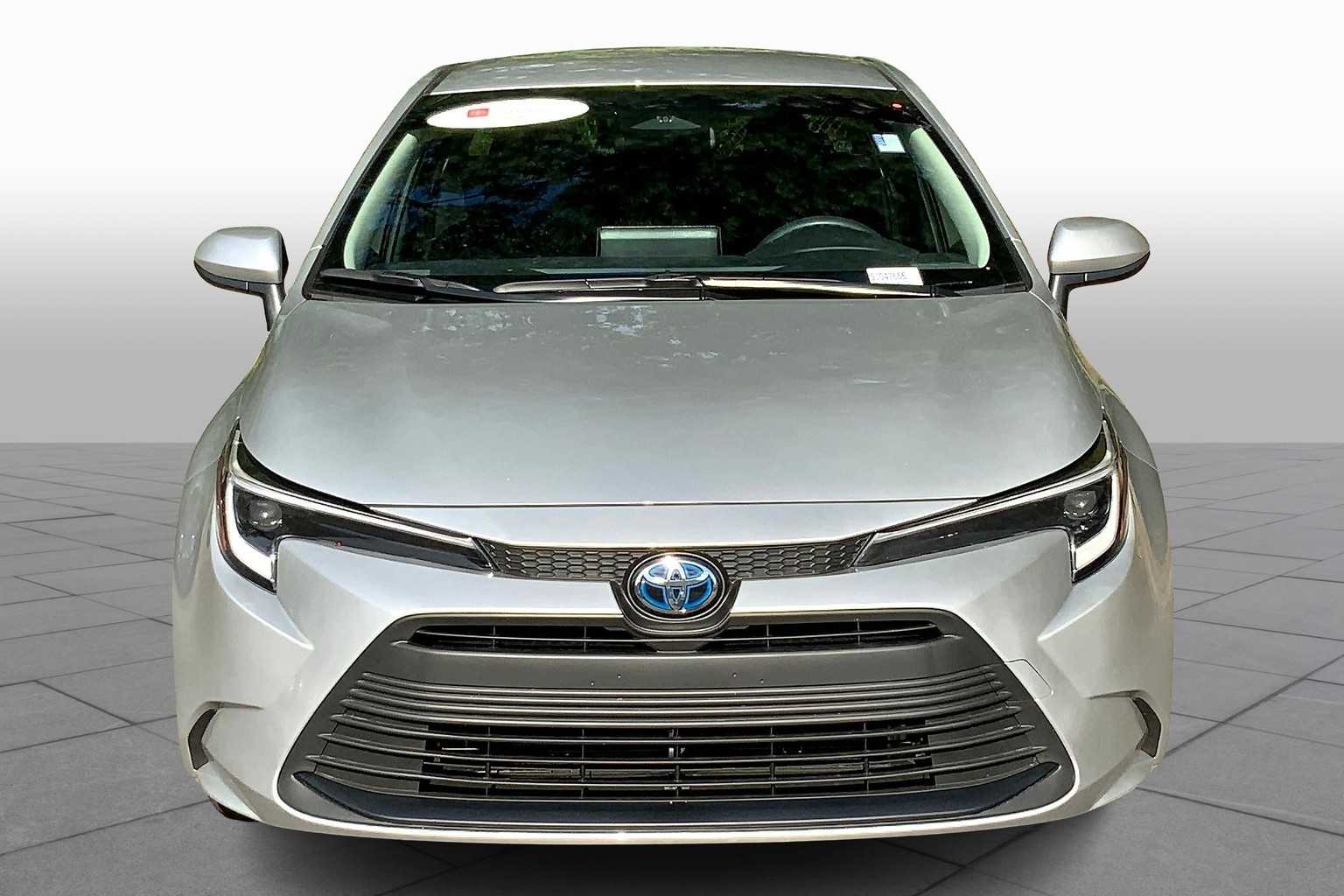 2025 Toyota Corolla Hybrid LE photo 3