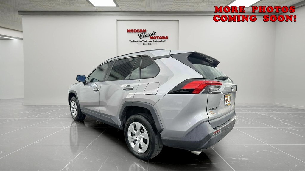 2021 Toyota RAV4 LE photo 5