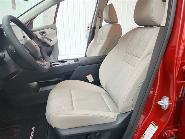 2025 Nissan Rogue SV photo 18