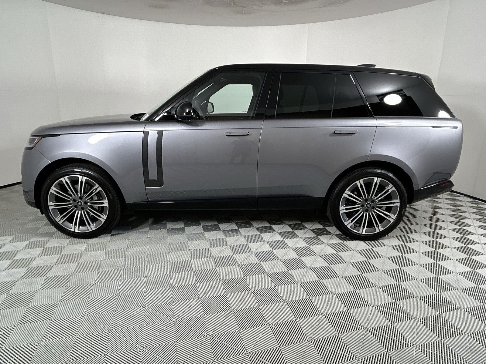 2025 Land Rover Range Rover SE photo 2