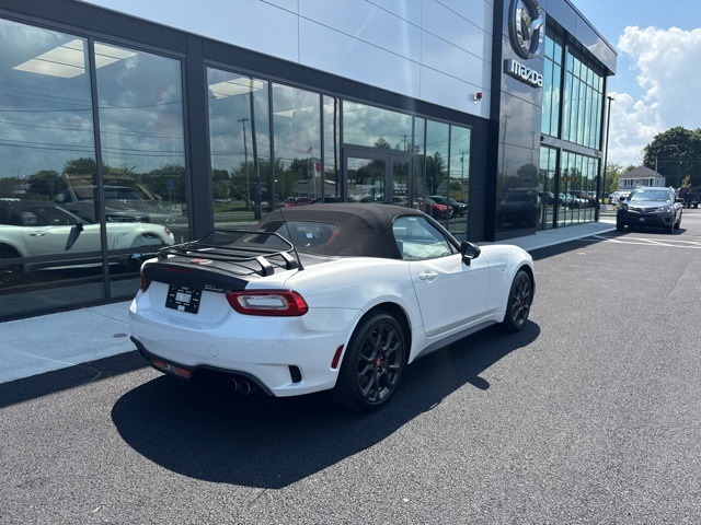 2017 Fiat 124 Spider Abarth photo 3