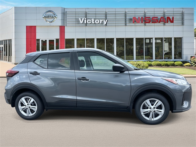 2025 Nissan Kicks Play S photo 2