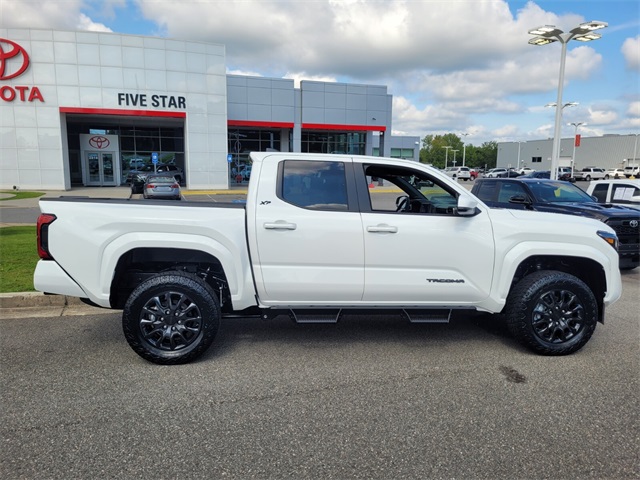 2025 Toyota Tacoma SR5 4x4 Double Cab photo 13