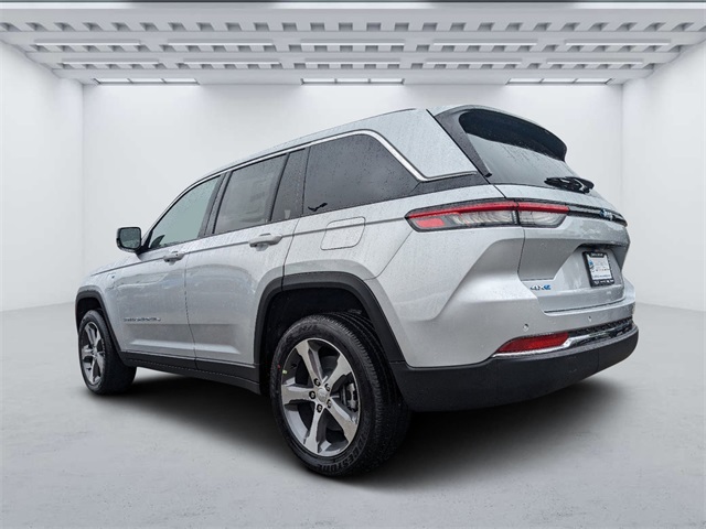2024 Jeep Cherokee photo 4