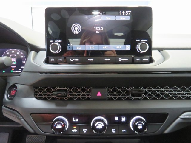 2025 Honda Accord LX photo 4