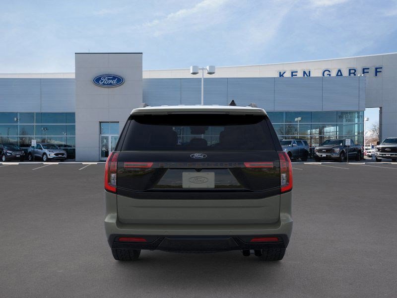 2025 Ford Expedition photo 3