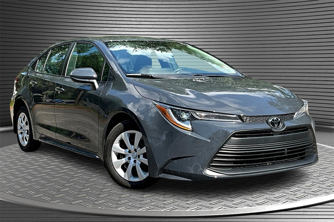 2024 Toyota Corolla LE photo 3