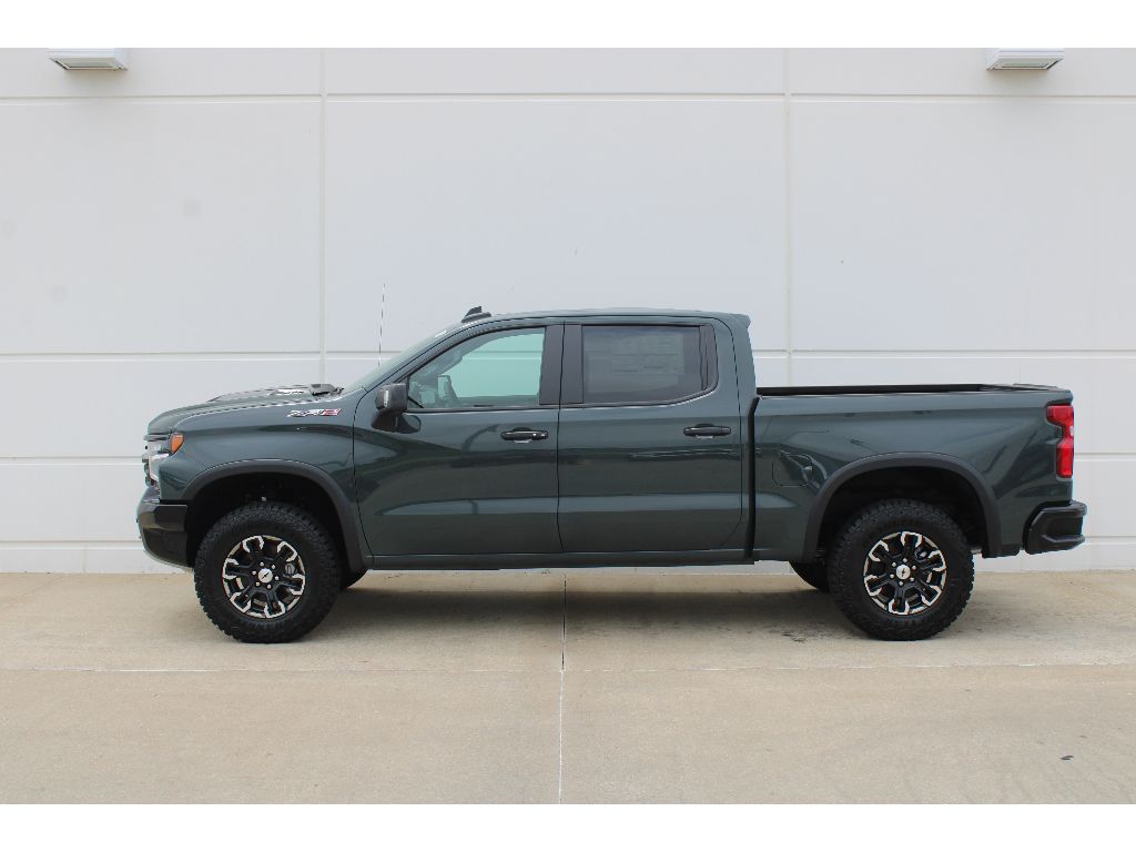 2025 Chevrolet Silverado 1500 ZR2 photo 2