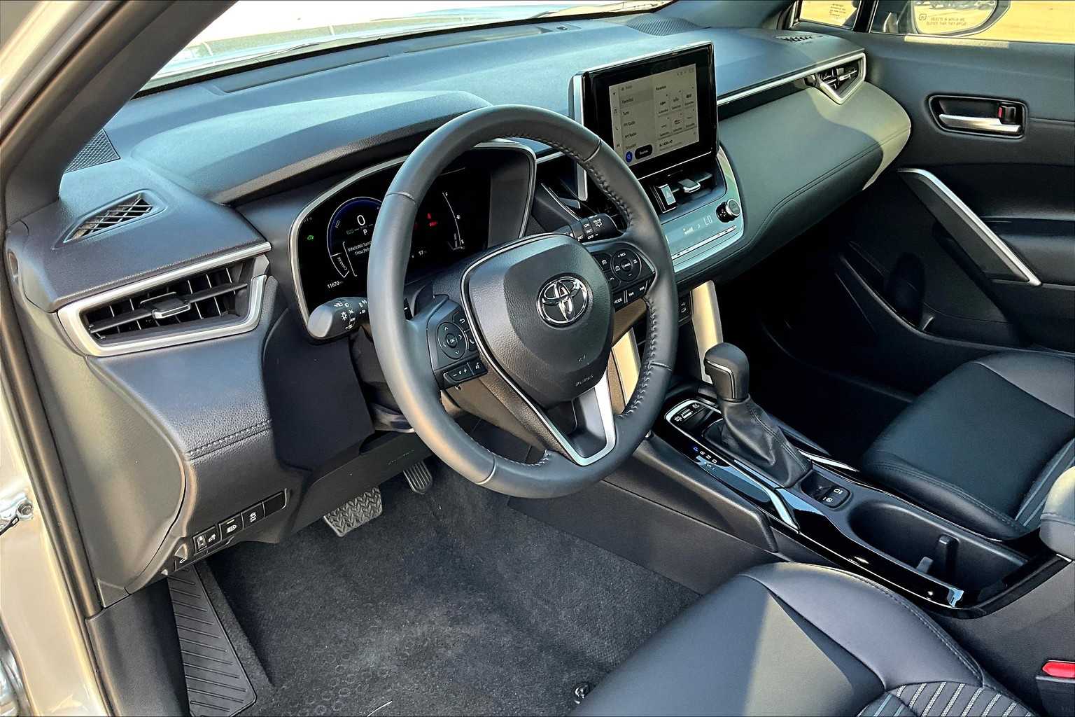 2024 Toyota Corolla Cross Hybrid XSE photo 17