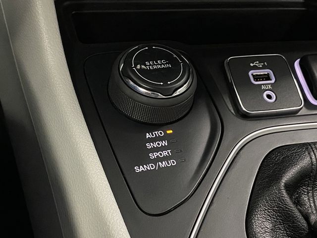 2021 Jeep Cherokee Latitude Lux photo 19