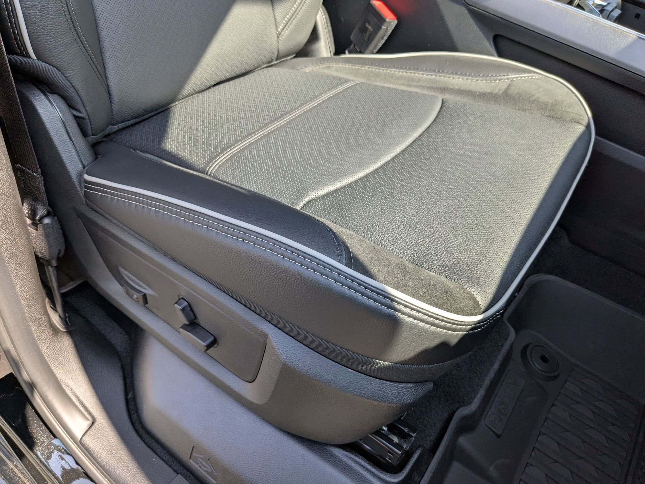 2025 Ram 2500 Laramie photo 32