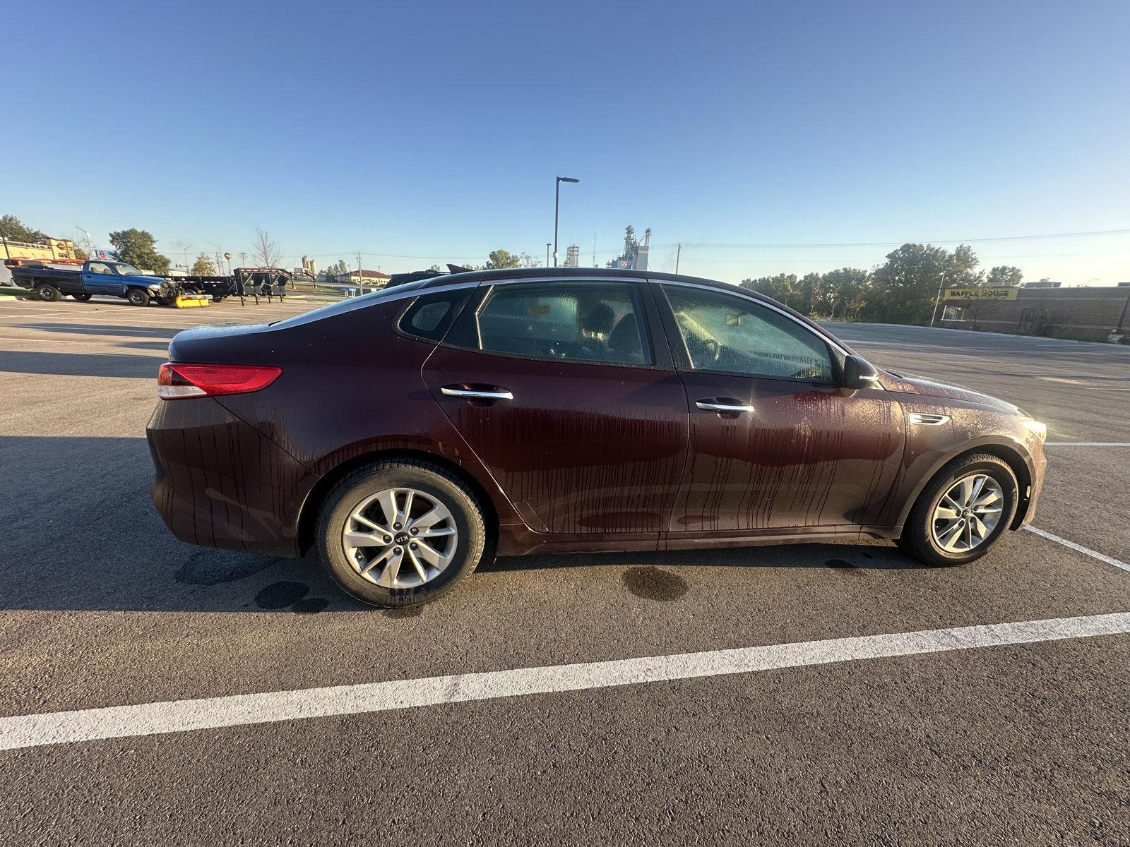 2017 Kia Optima LX photo 3