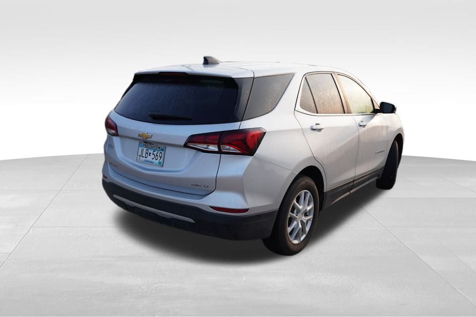 2022 Chevrolet Equinox LT photo 3