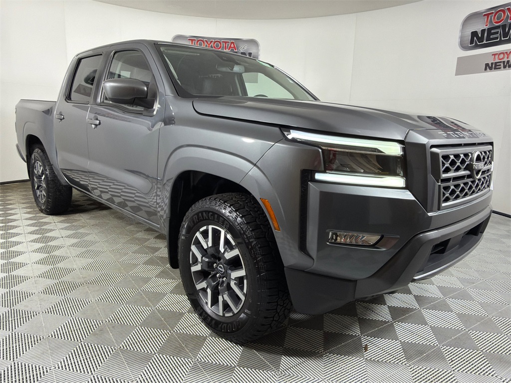 2022 Nissan Frontier SV's photo