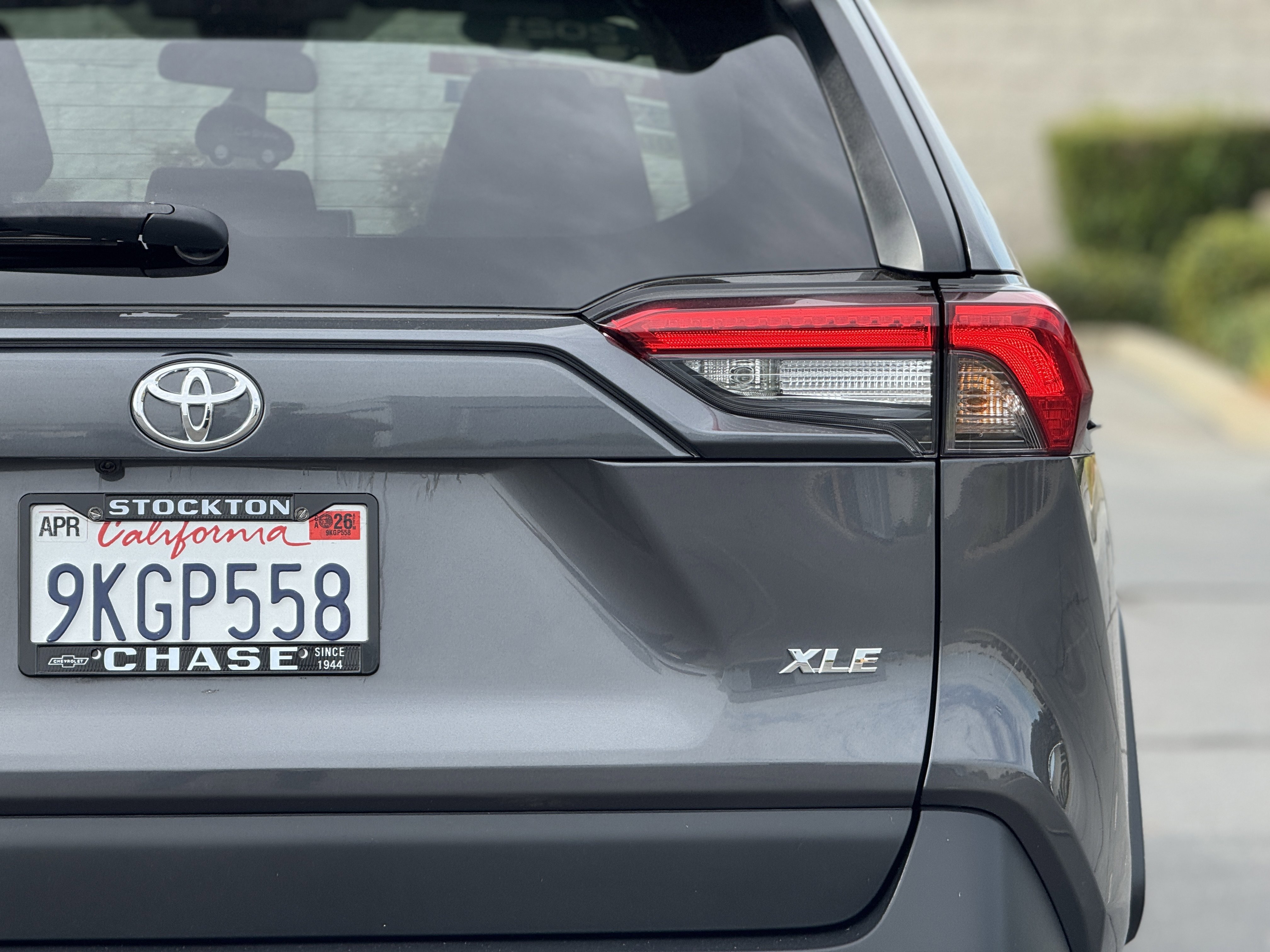 2021 Toyota RAV4 XLE photo 3