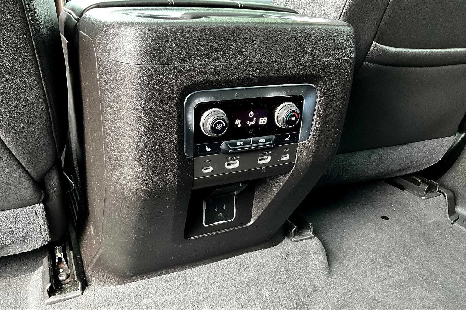 2021 Chevrolet Suburban High Country photo 32