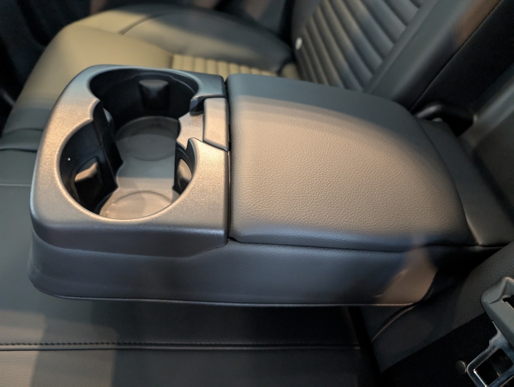 2025 Land Rover Discovery Sport S photo 19
