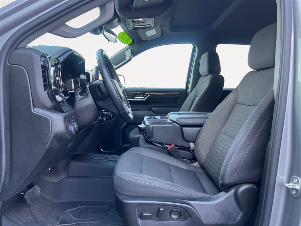 2023 Chevrolet Silverado 1500 RST photo 9