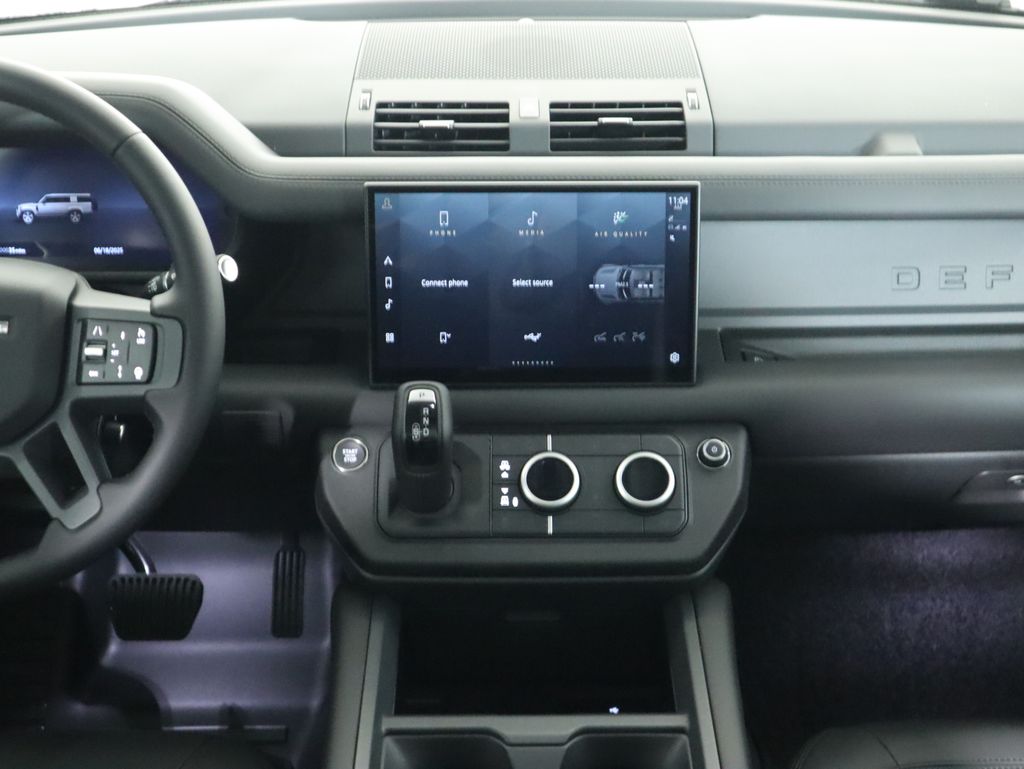2025 Land Rover Defender 130 S photo 10