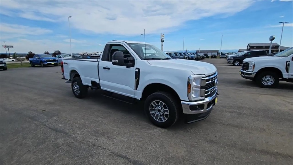 2025 Ford F-350 XLT photo 2