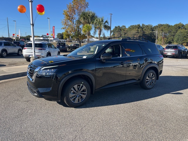 2025 Nissan Pathfinder SV photo 3