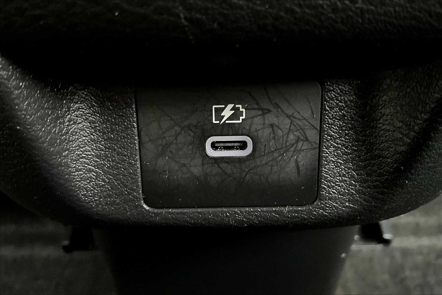 2024 Nissan Versa SV photo 34