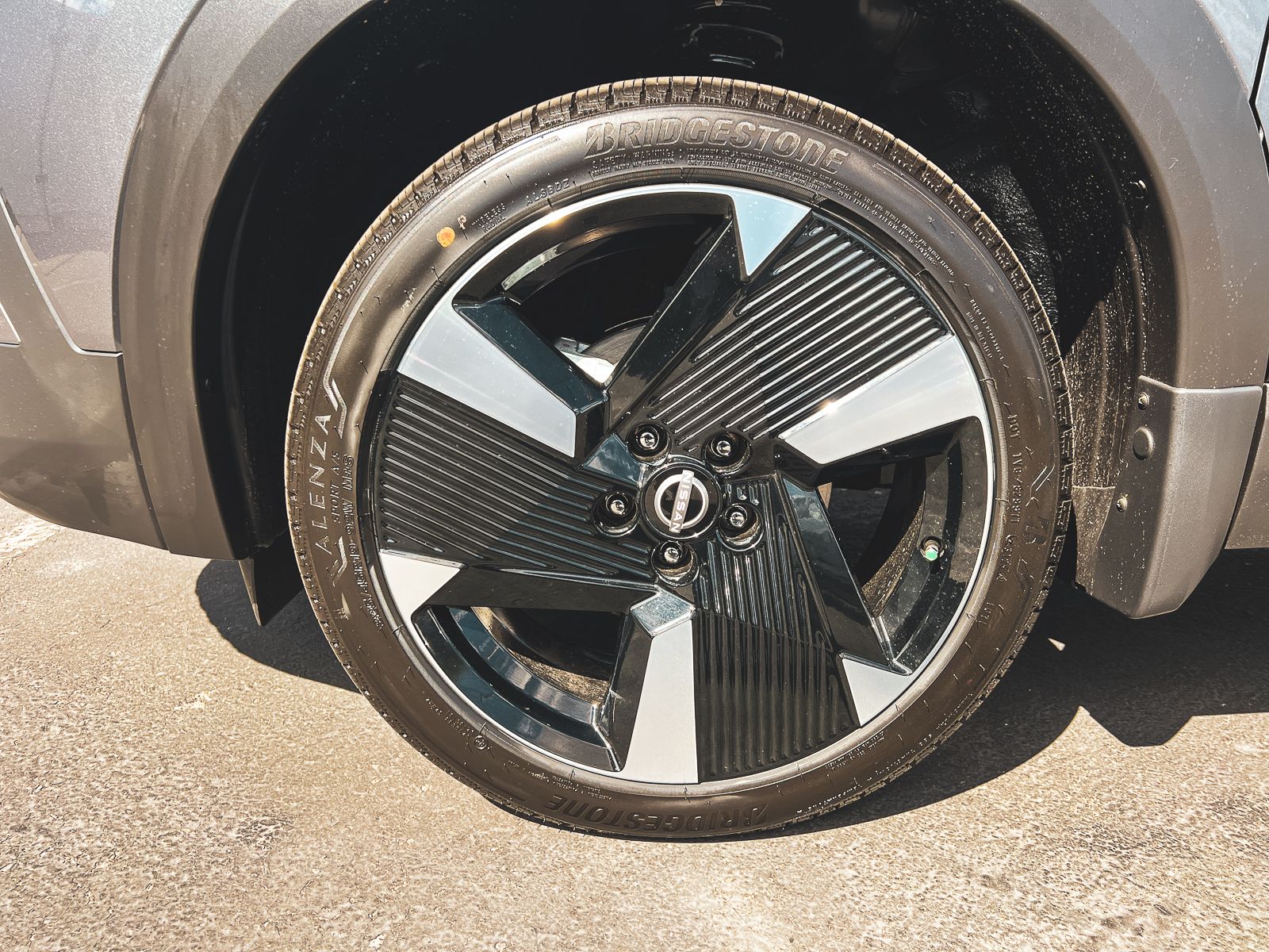 2026 Nissan Kicks SR photo 3