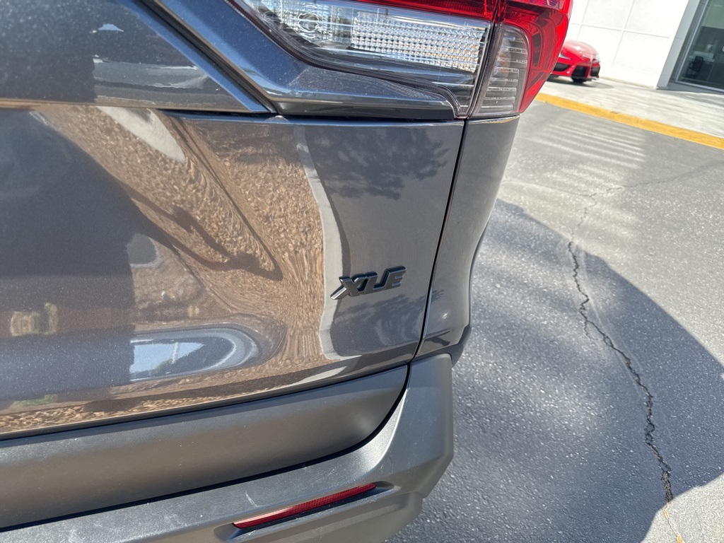 2025 Toyota RAV4 XLE Premium photo 4