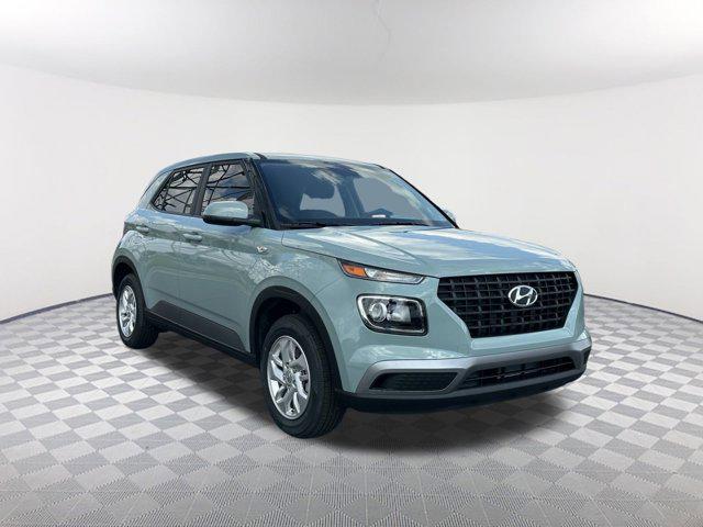 2025 Hyundai Venue SE photo 2