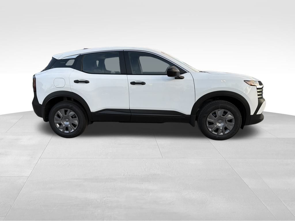 2026 Nissan Kicks S photo 4