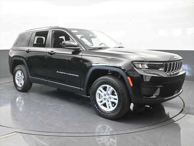 2025 Jeep Grand Cherokee Laredo photo 4