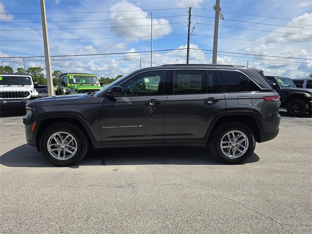 2025 Jeep Grand Cherokee Laredo X photo 3