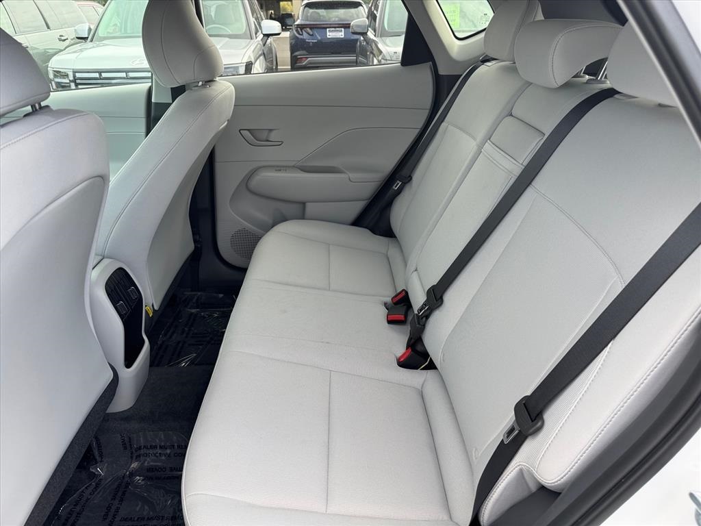 2025 Hyundai Kona SEL photo 4