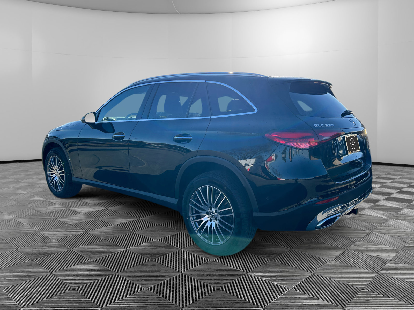 2026 Mercedes Benz GLC 300 4MATIC photo 3