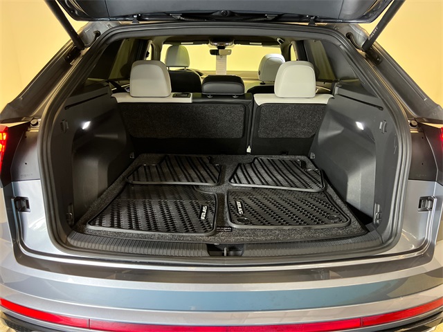 2024 Volkswagen Atlas Cross Sport SEL Premium R-Line photo 2