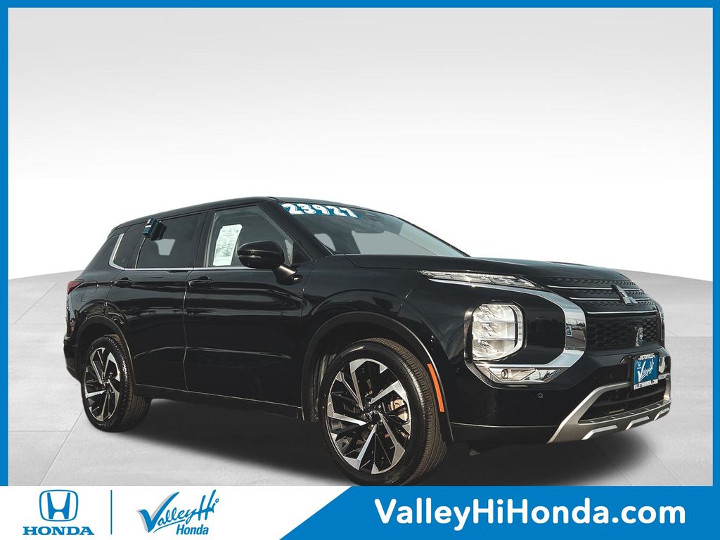 2023 Mitsubishi Outlander SE's photo