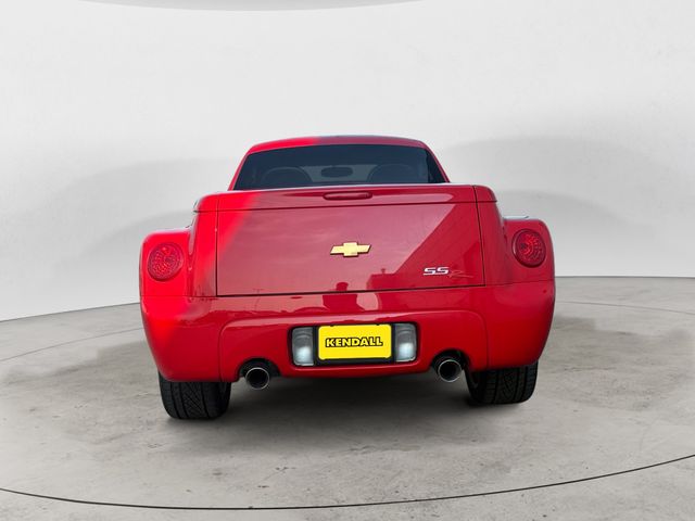 2004 Chevrolet SSR Base photo 4