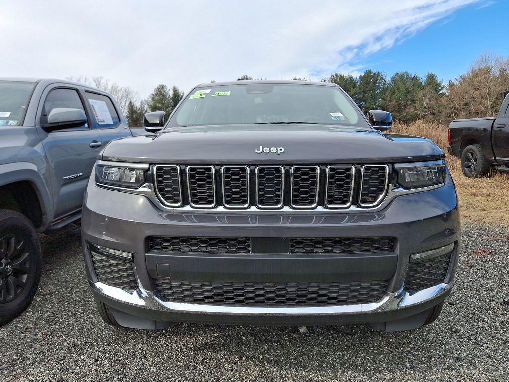 2024 Jeep Grand Cherokee Limited photo 2