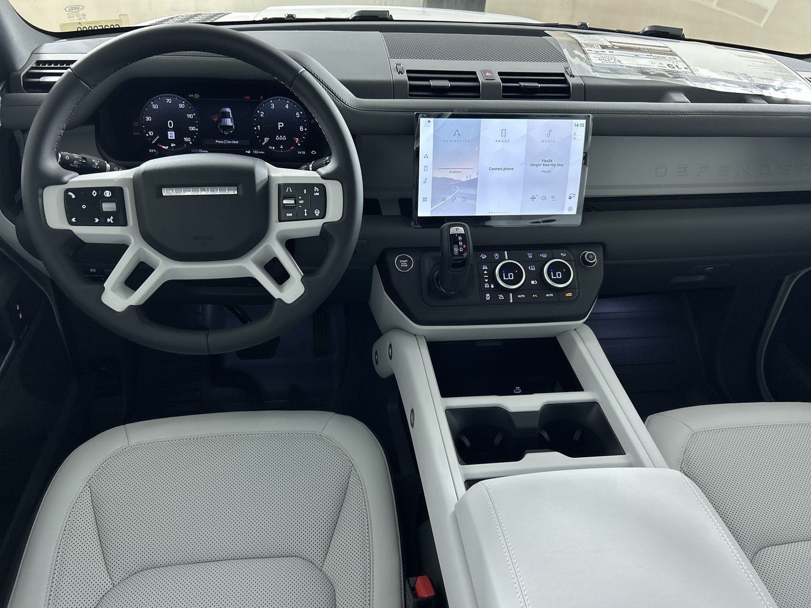2025 Land Rover Defender 110 S photo 10