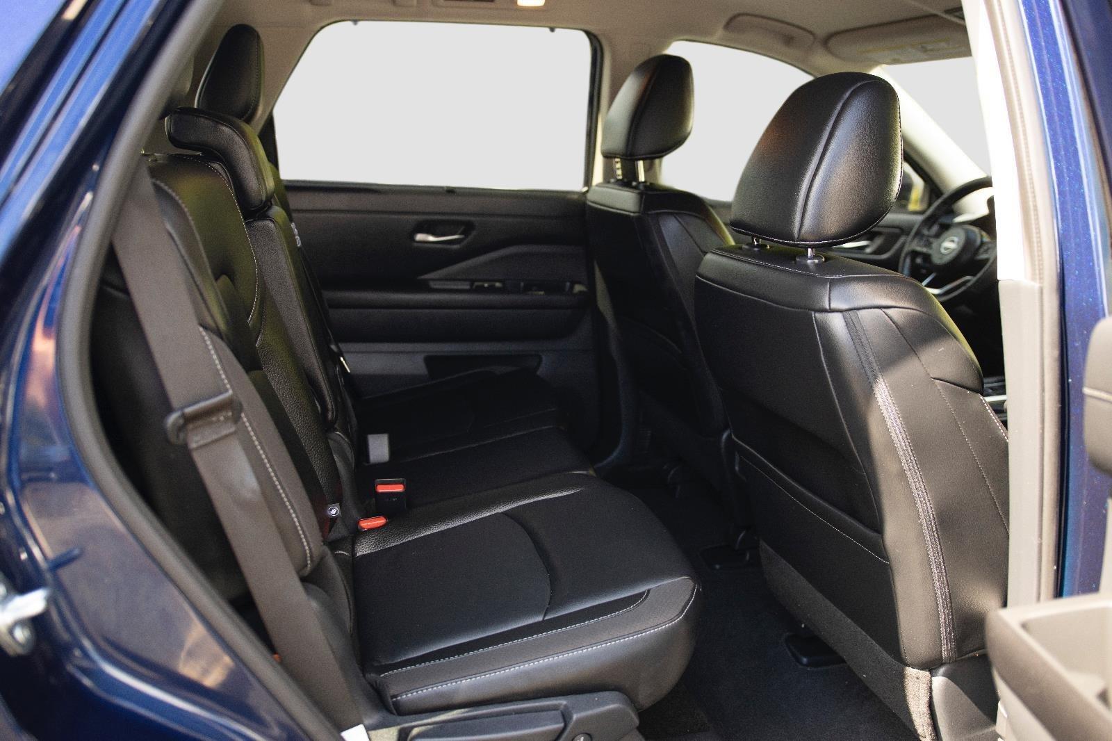 2024 Nissan Pathfinder SL photo 13
