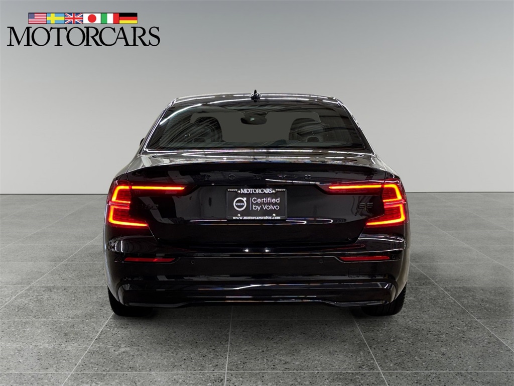 2023 Volvo S60 B5 Plus Black Edition photo 4