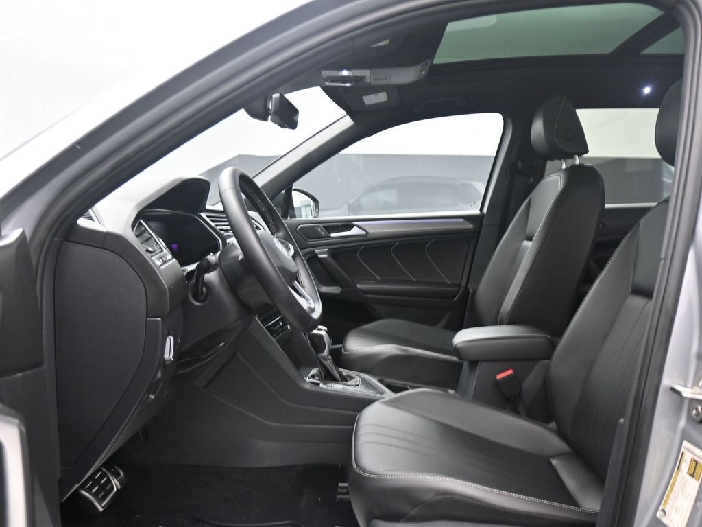 2023 Volkswagen Tiguan SE R-Line Black photo 2