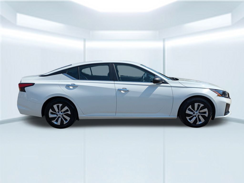 2024 Nissan Altima 2.5 S photo 6