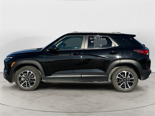 2024 Chevrolet Trailblazer LT photo 2