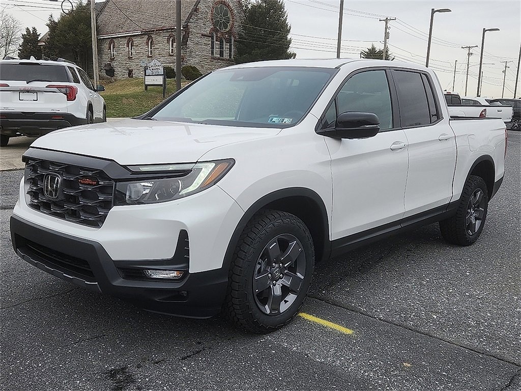 2025 Honda Ridgeline TrailSport photo 2