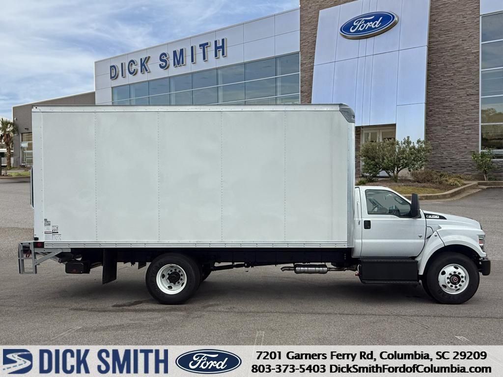 2026 Ford F-750 photo 2
