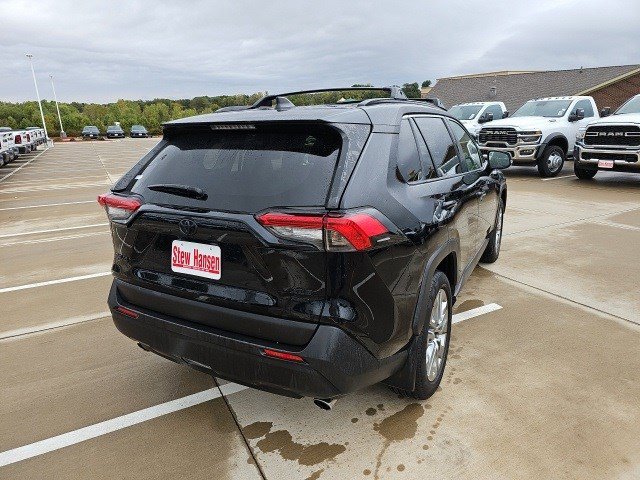 2023 Toyota RAV4 XLE Premium photo 3