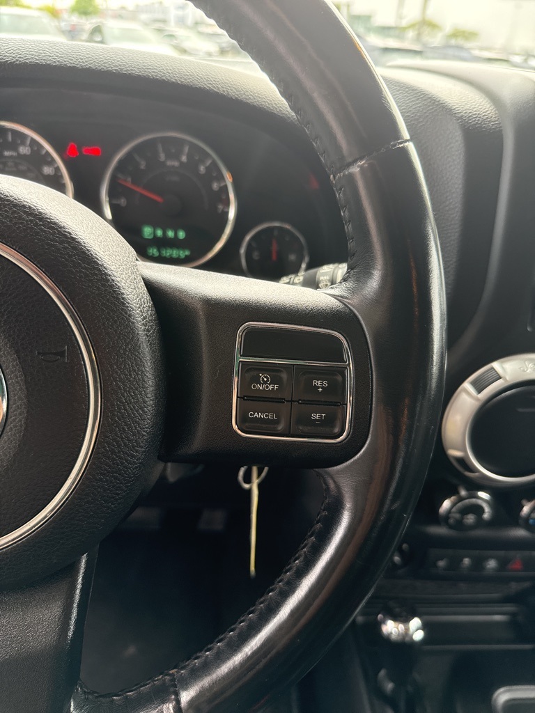 2014 Jeep Wrangler Unlimited Rubicon photo 36