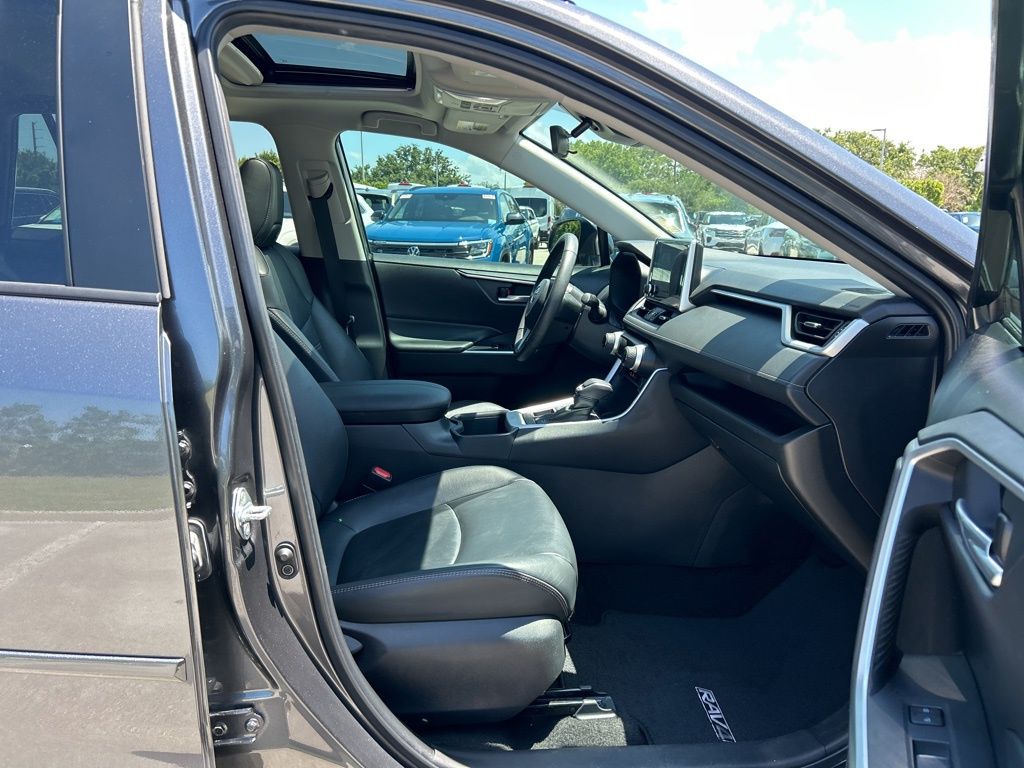 2023 Toyota RAV4 XLE Premium photo 33