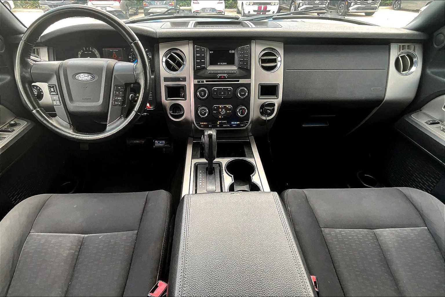 2017 Ford Expedition XLT photo 12